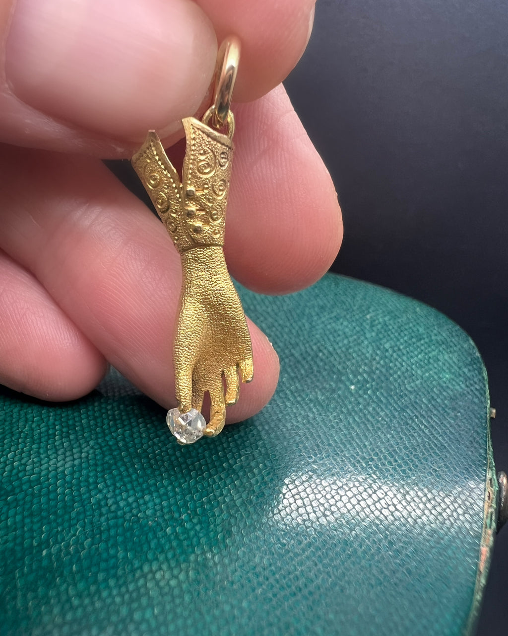 18 carat Cuffed Hand Pendant