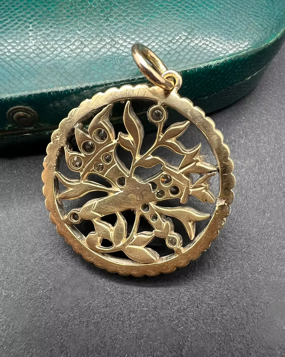 Emblems d’Amour Pendant