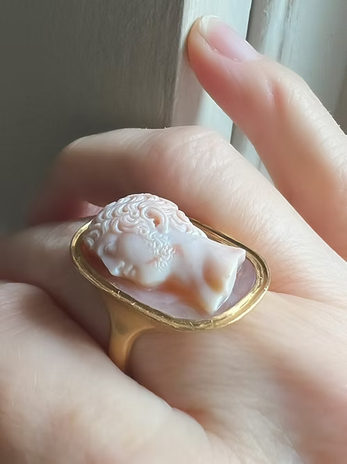 Princely Cameo