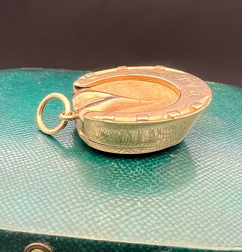 Horseshoe Locket from Olide