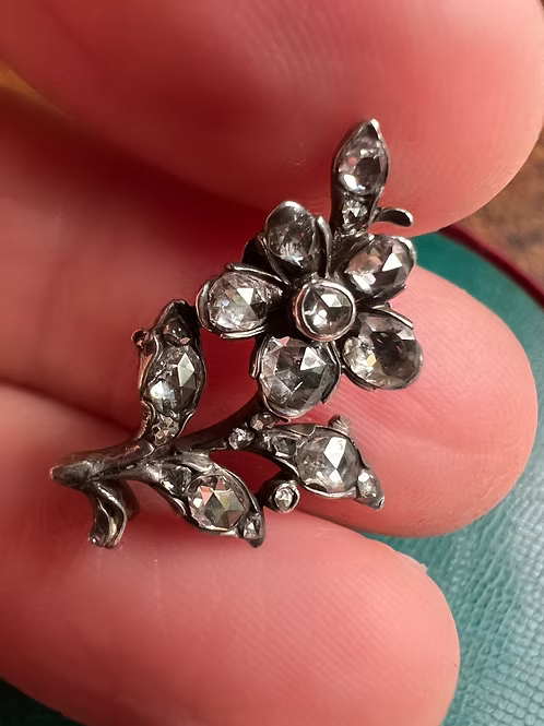 Diamond Sprig Lacepin