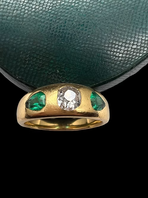 Emerald and Diamond Flush-Set