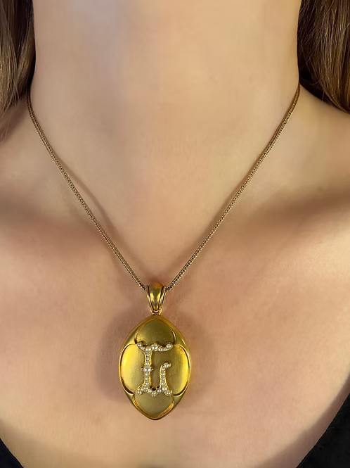 London and Ryder 15ct Victorian Lozenge Pendant