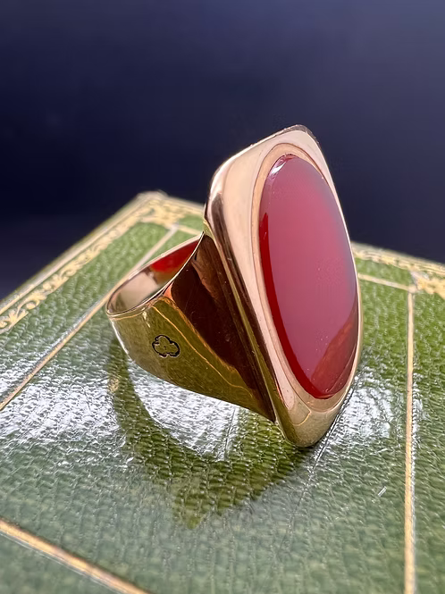 Early Carnelian Signet