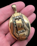 15 ct Victorian Buckle Locket