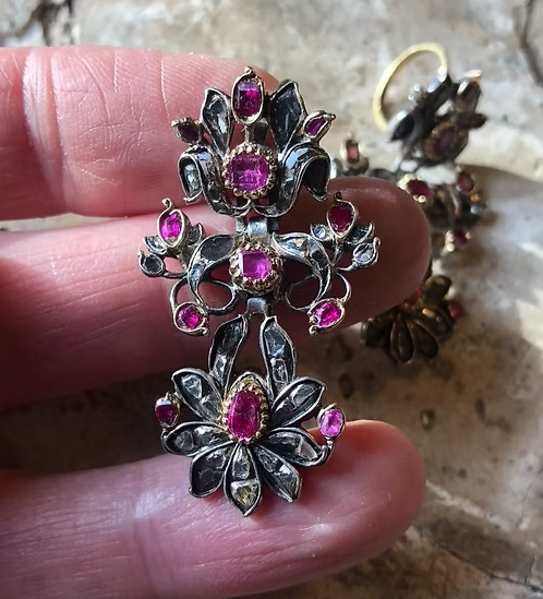 Giardinetti Pendeloque Earrings
