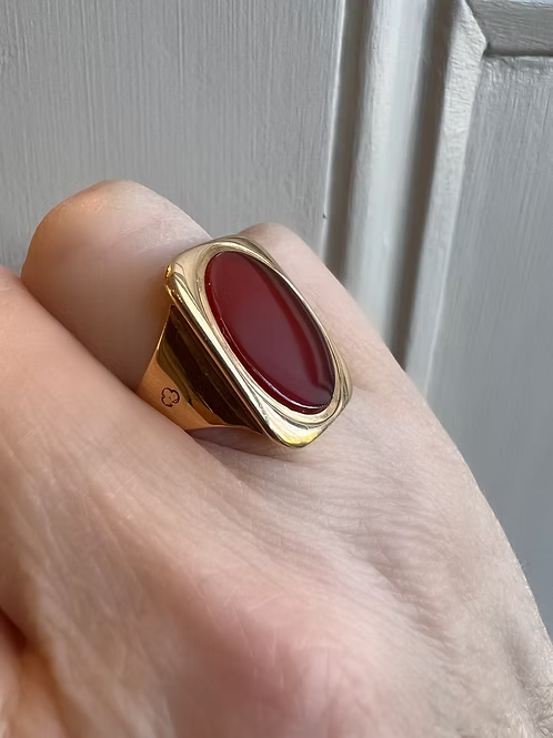 Early Carnelian Signet