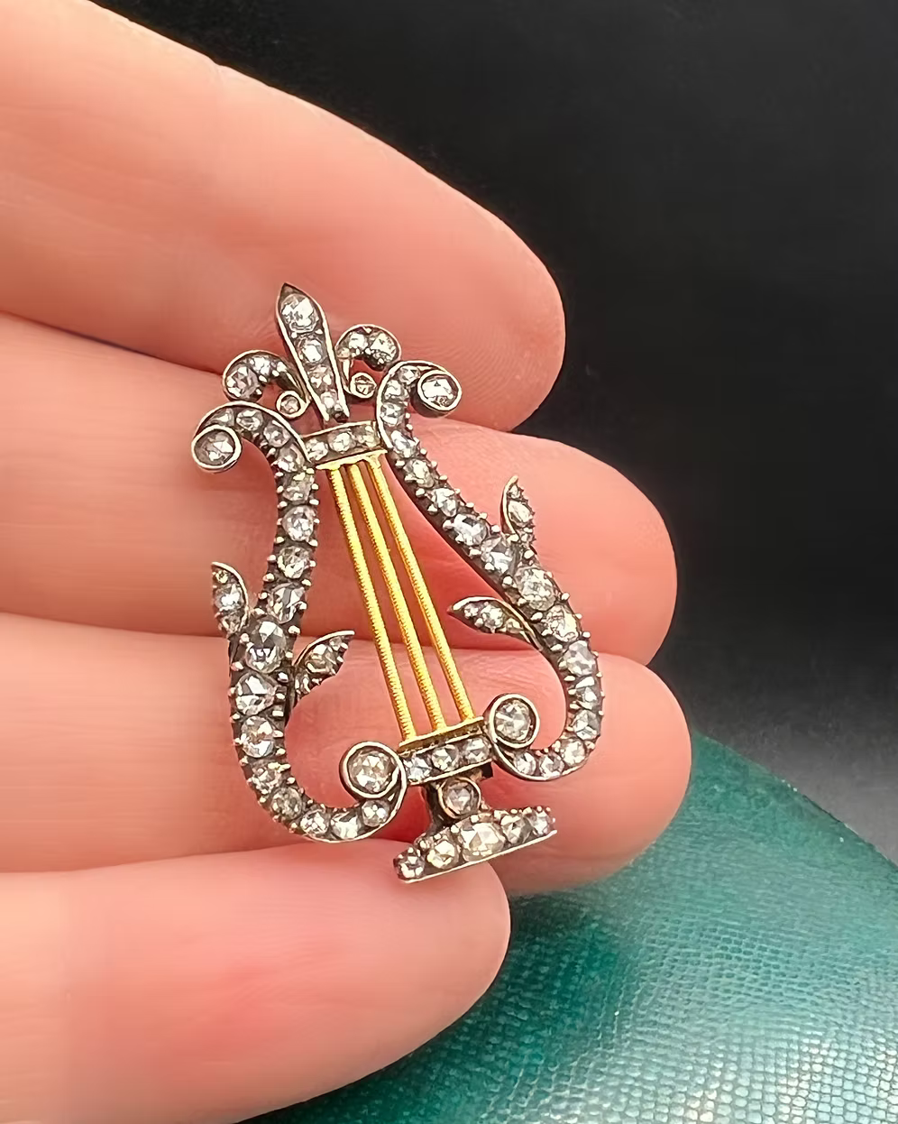 Diamond Lyre