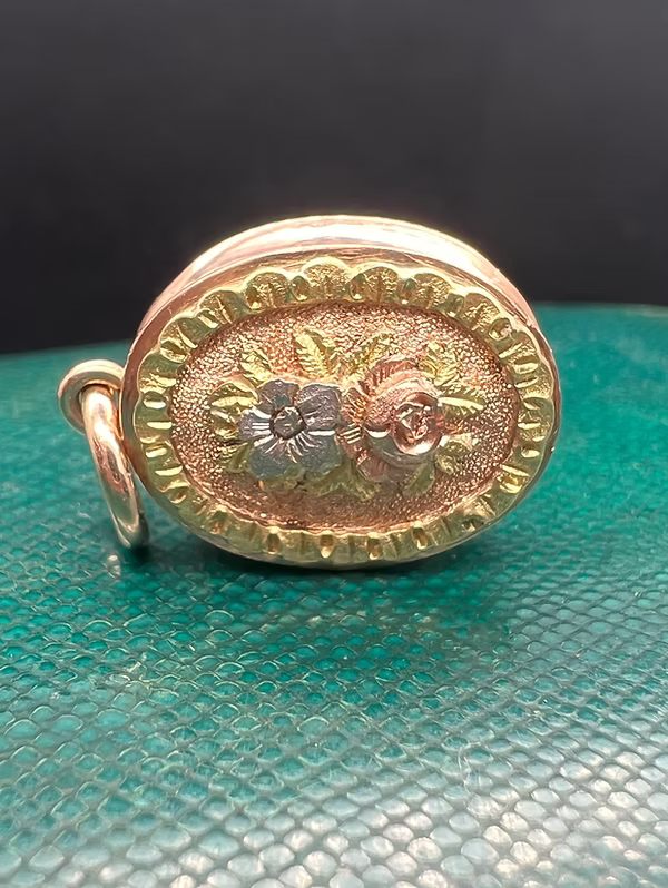Tri-colour Gold Pendant