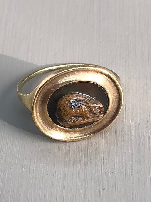 Agate Hare Cameo Ring