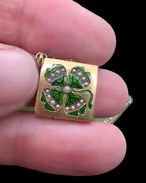 18ct Enamel Clover Locket