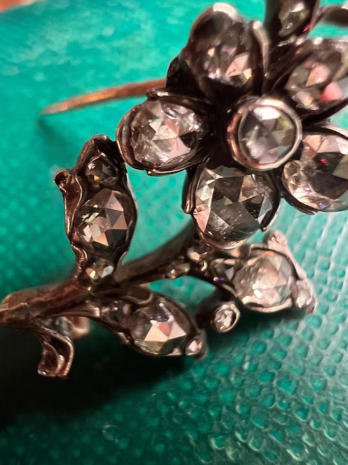 Diamond Sprig Lacepin