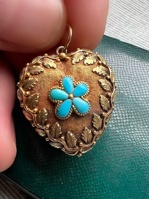 Regency 2 colour gold heart pendant