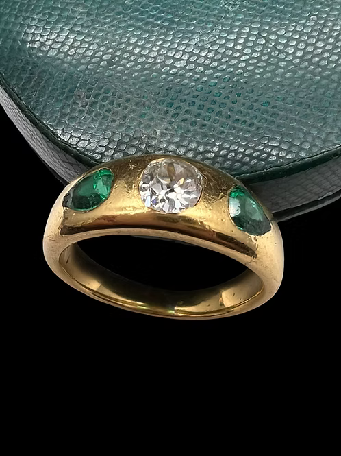 Emerald and Diamond Flush-Set