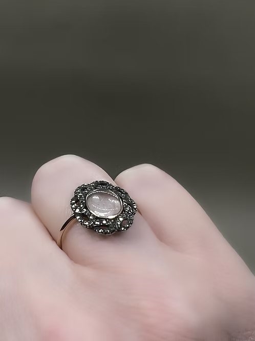 Ribbon Border Locket Ring c.1760