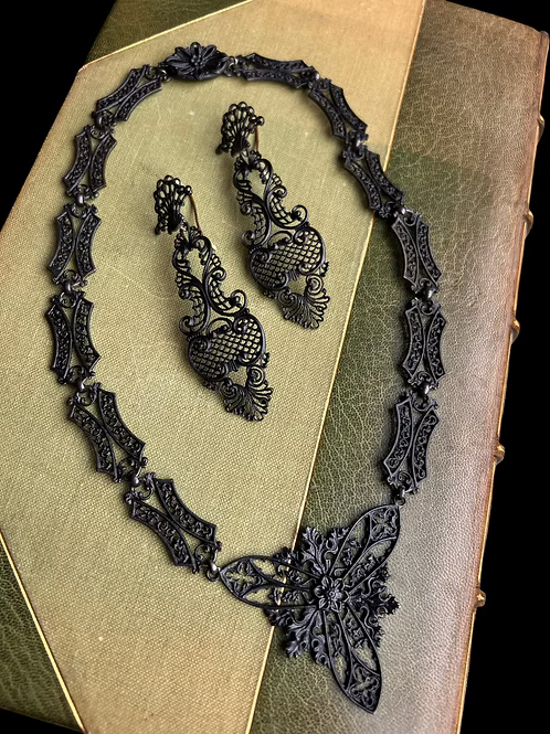 Berlin Geiss Necklace c.1820