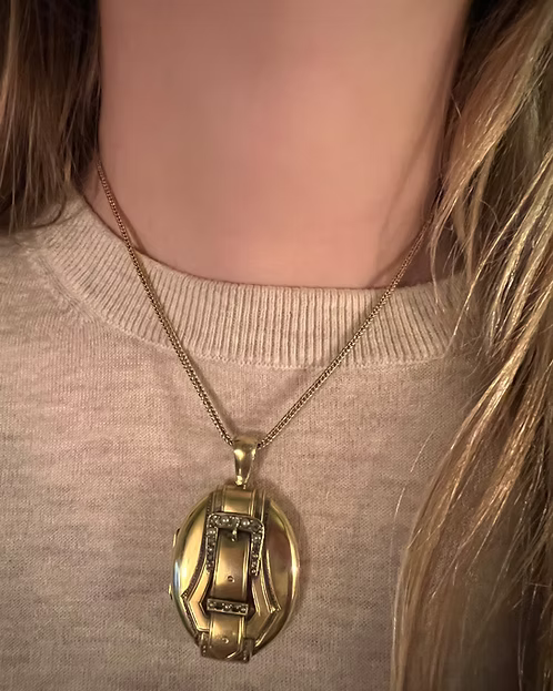 15 ct Victorian Buckle Locket