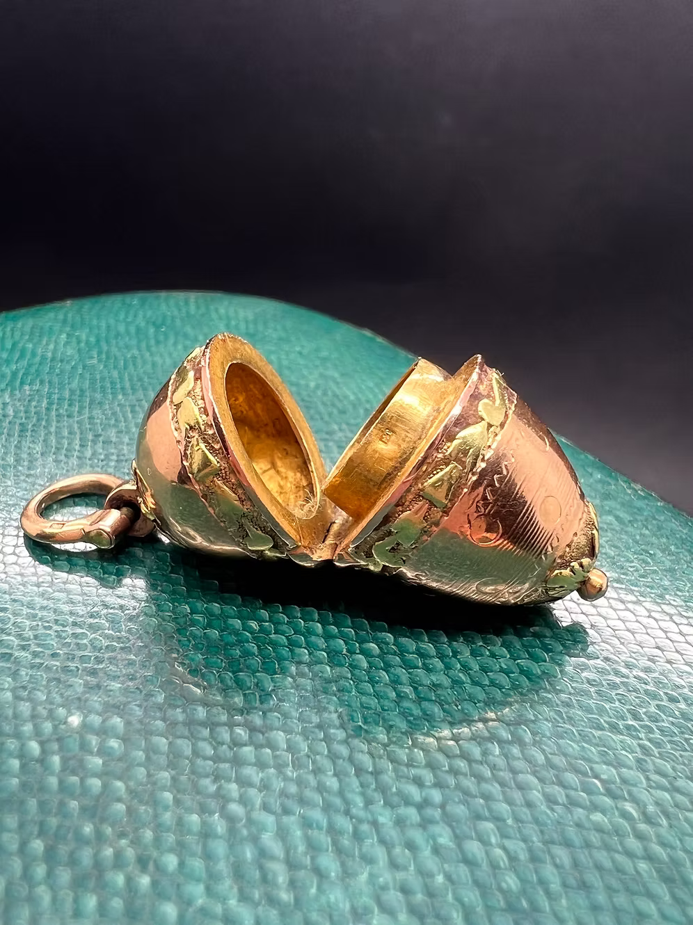 Swiss 2 colour gold Bonbonnière Pendant
