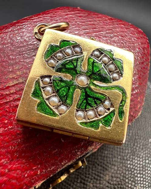 18ct Enamel Clover Locket