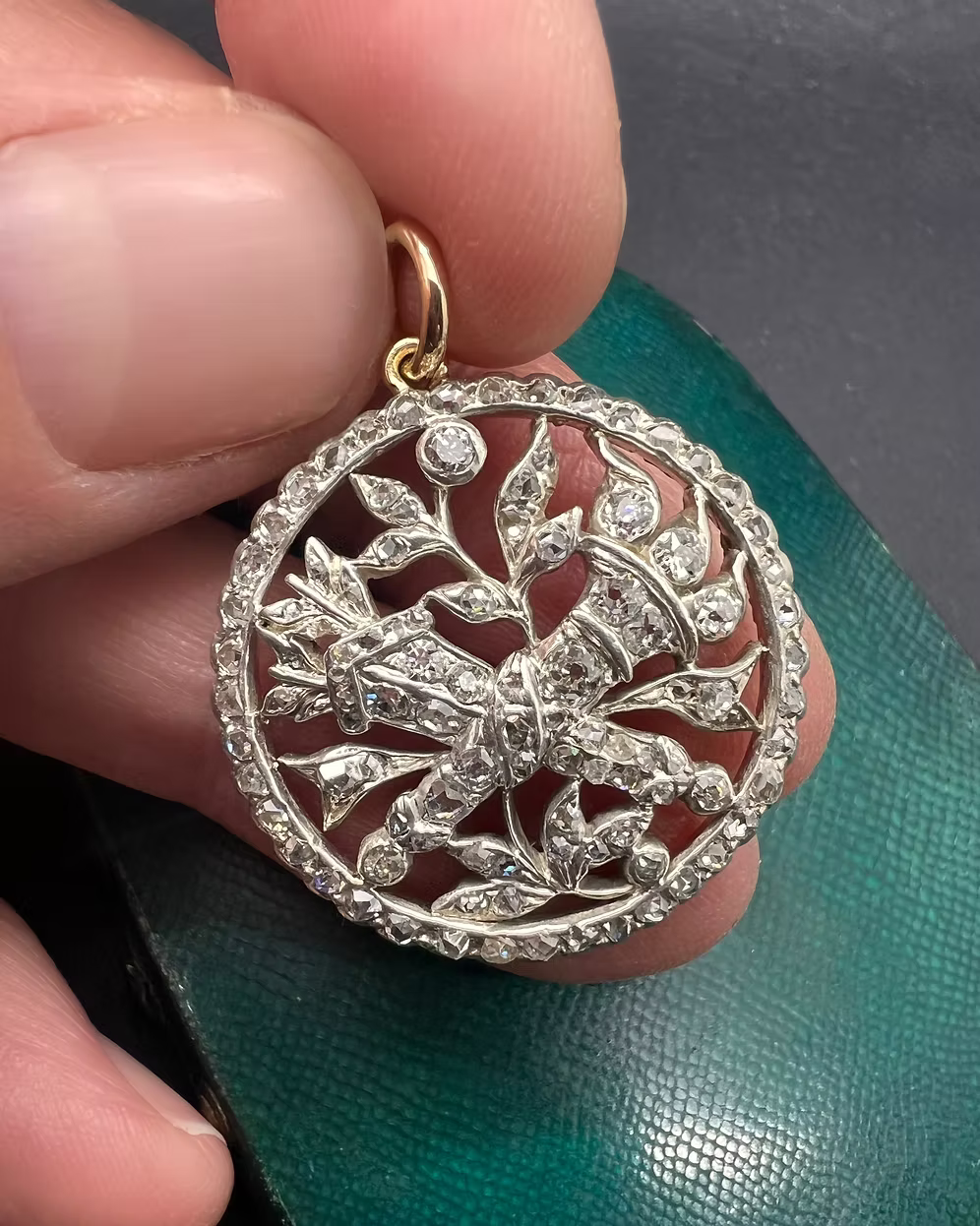 Emblems d’Amour Pendant
