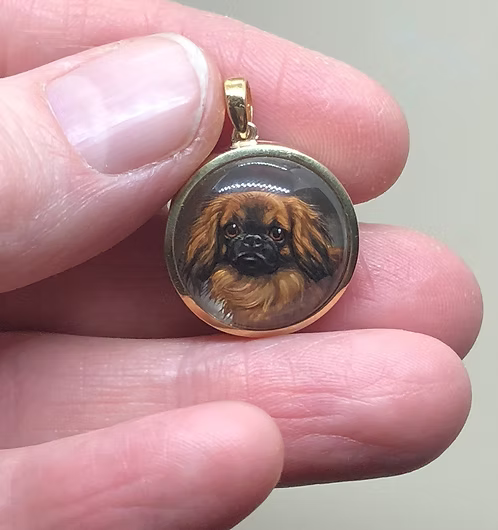 Pekingese Essex Crystal