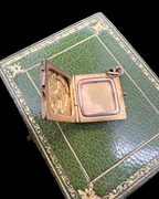 18ct Enamel Clover Locket