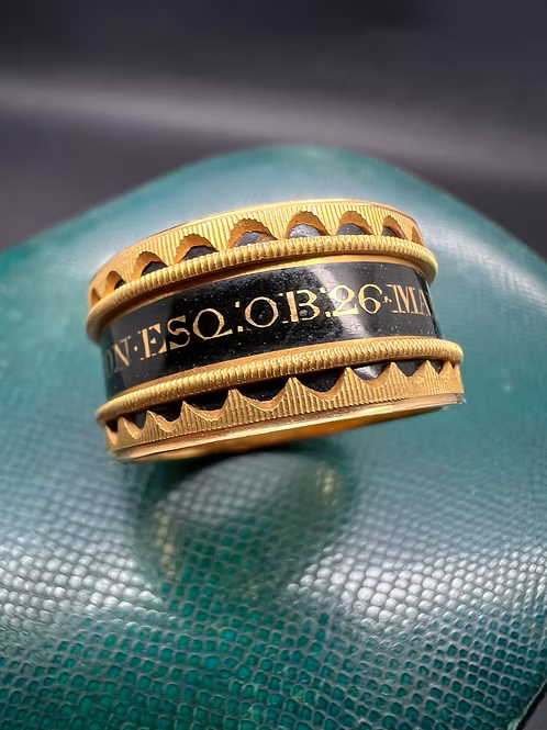 Scalloped Mourning band 1813