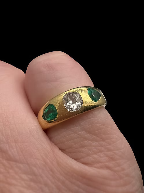 Emerald and Diamond Flush-Set
