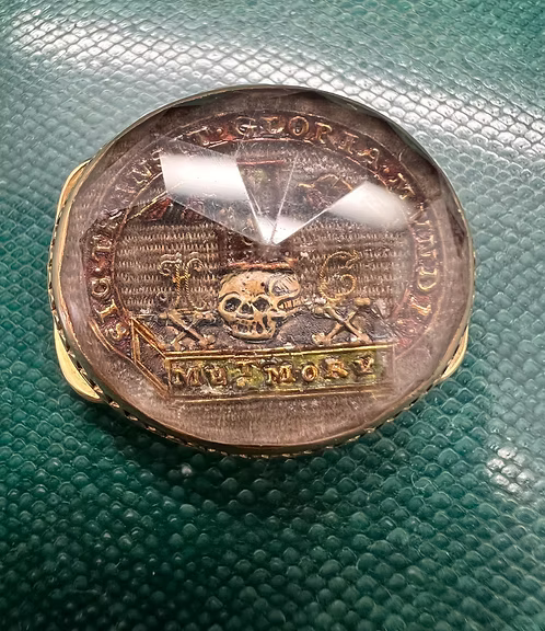 Stuart Crystal Skull Slide