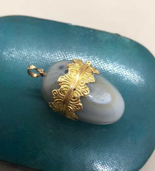 Bonbonniere pendant c.1760