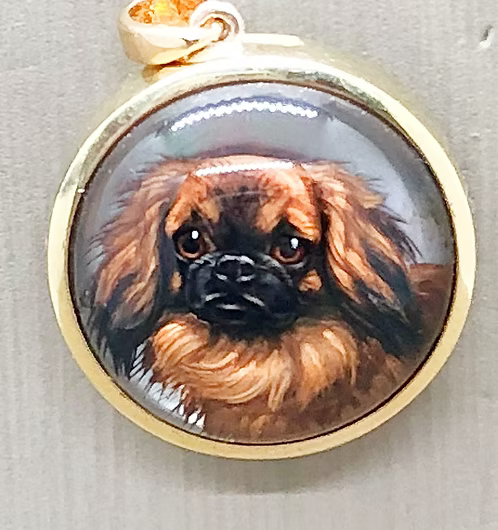 Pekingese Essex Crystal