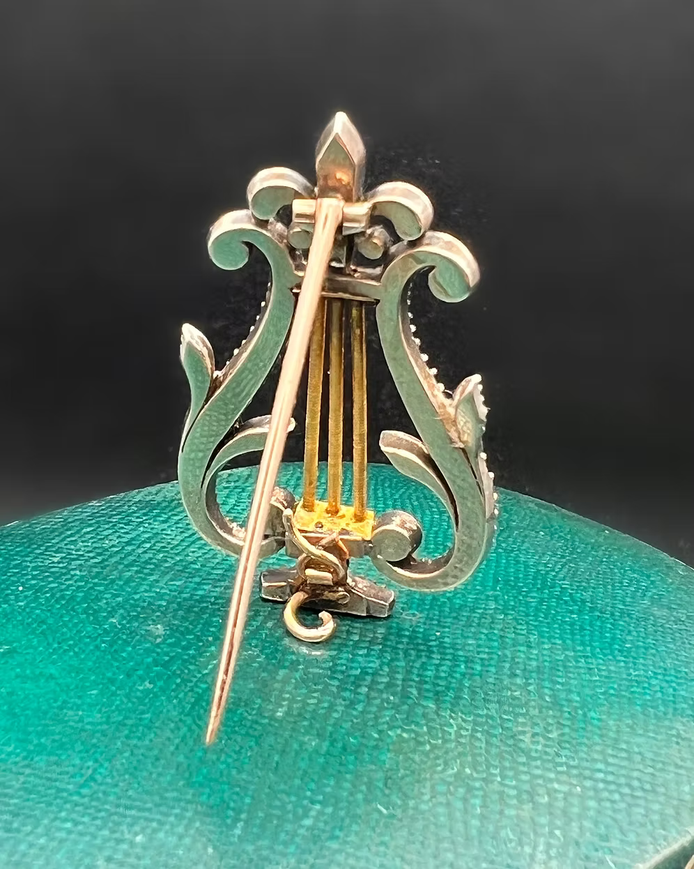 Diamond Lyre