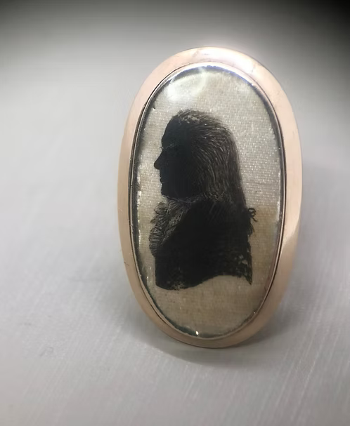 Silhouette Ring by Isabella Beetham