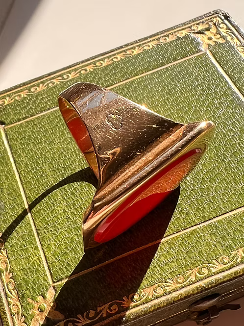 Early Carnelian Signet