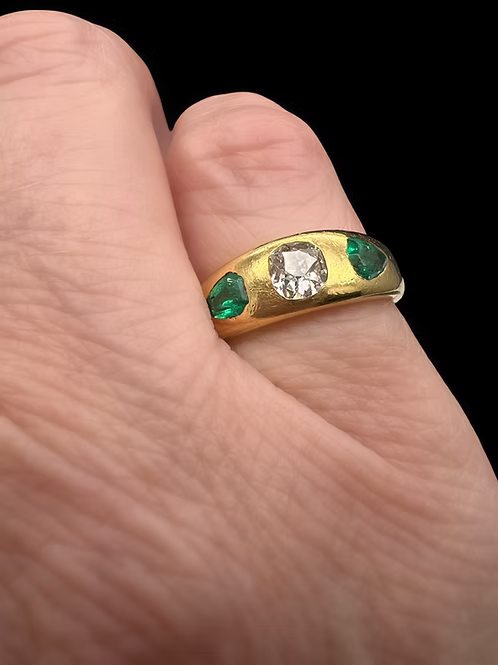 Emerald and Diamond Flush-Set