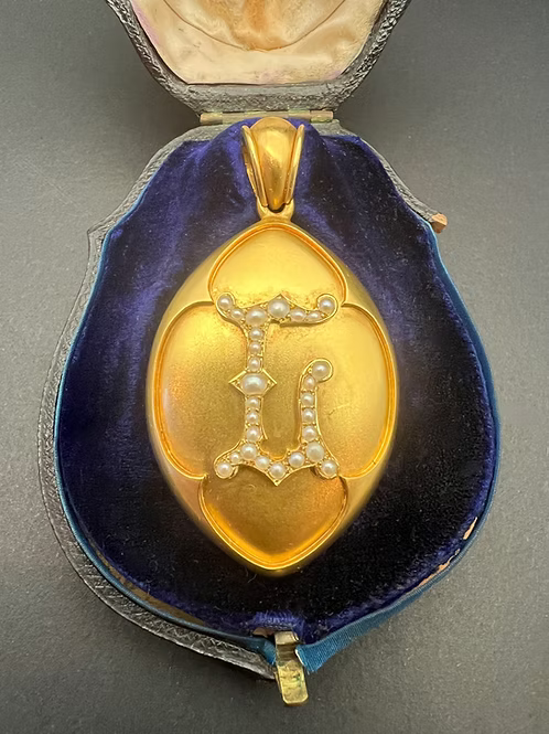 London and Ryder 15ct Victorian Lozenge Pendant