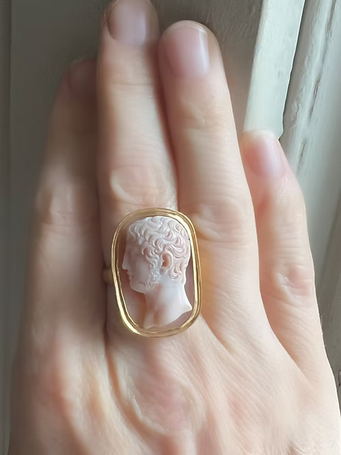 Princely Cameo
