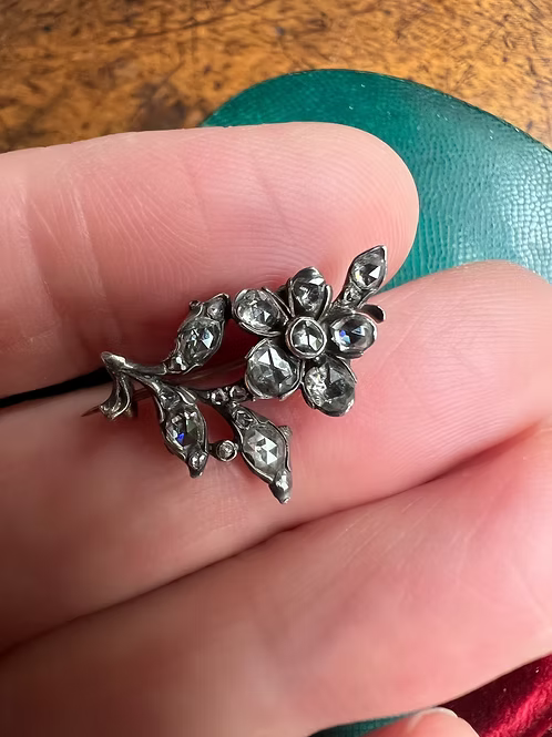 Diamond Sprig Lacepin