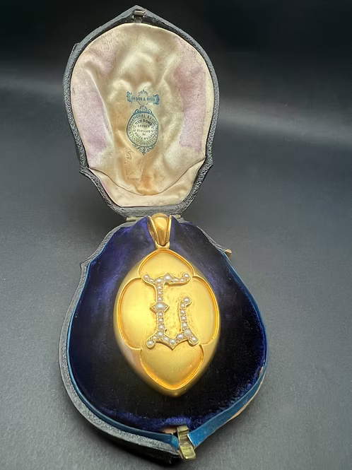 London and Ryder 15ct Victorian Lozenge Pendant