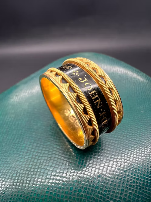Scalloped Mourning band 1813