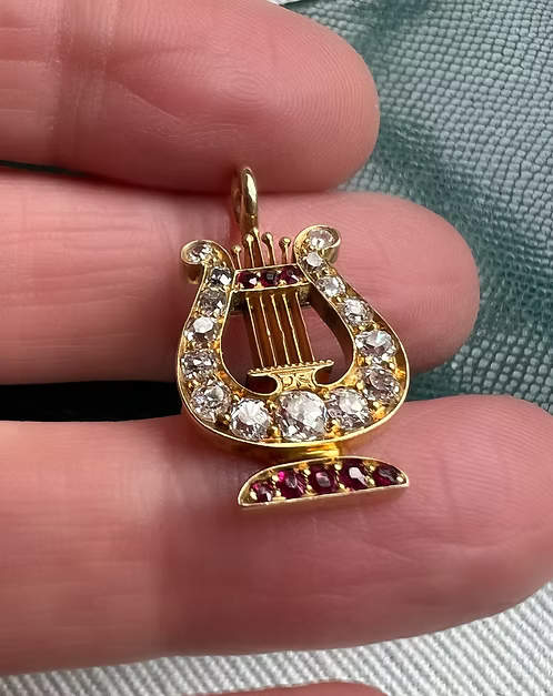 Diamond and Ruby Lyre