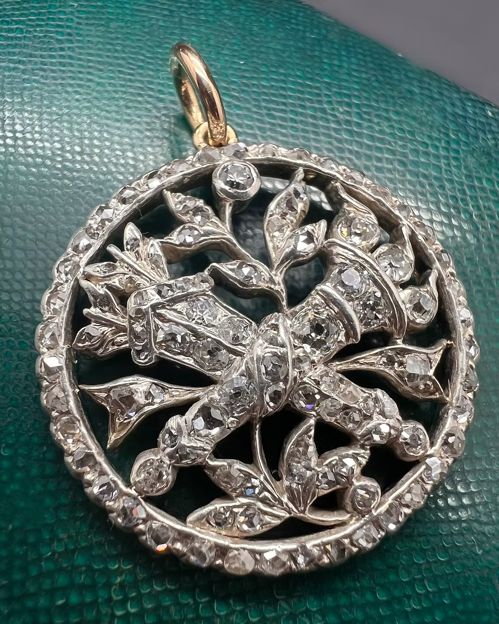 Emblems d’Amour Pendant