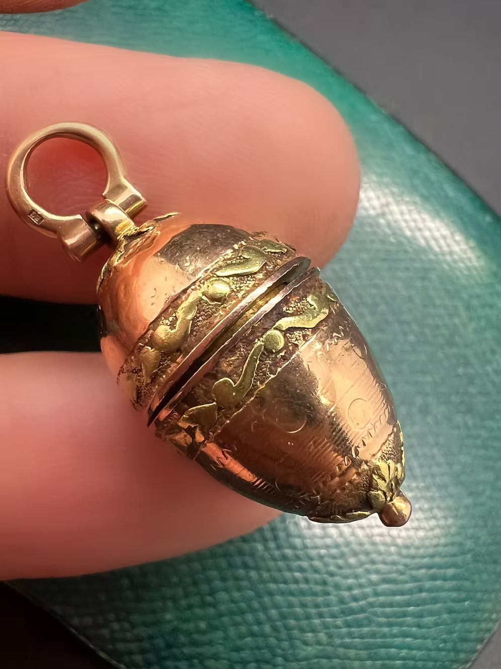 Swiss 2 colour gold Bonbonnière Pendant
