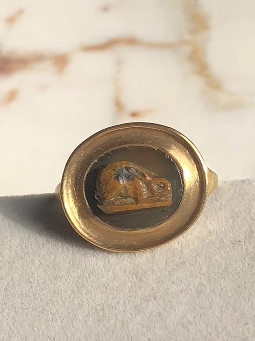 Agate Hare Cameo Ring