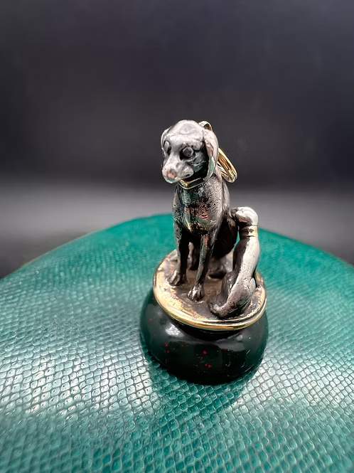 Spaniel and pup fob seal