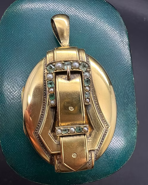 15 ct Victorian Buckle Locket
