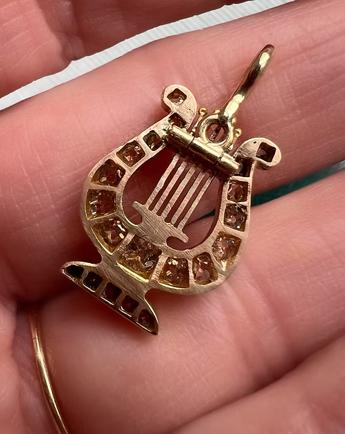 Diamond and Ruby Lyre