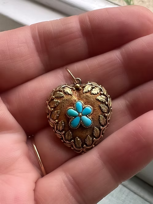 Regency 2 colour gold heart pendant