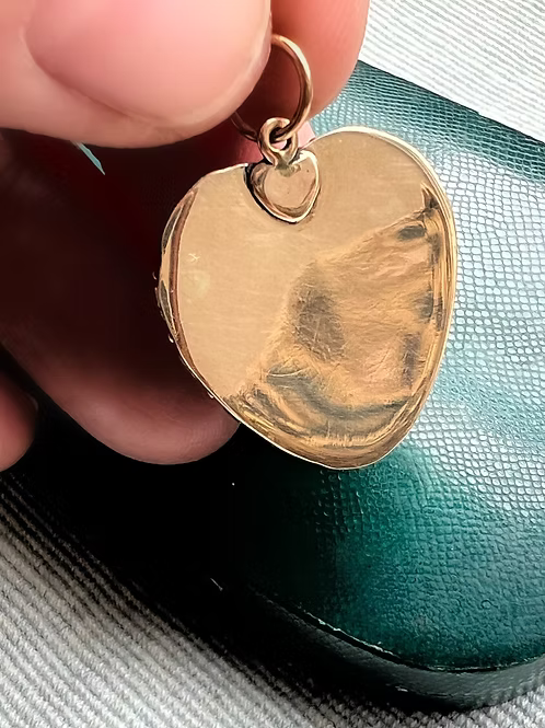 Regency 2 colour gold heart pendant