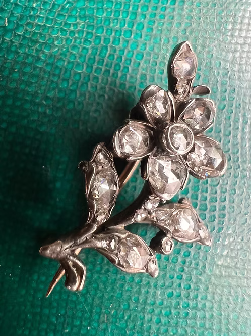 Diamond Sprig Lacepin